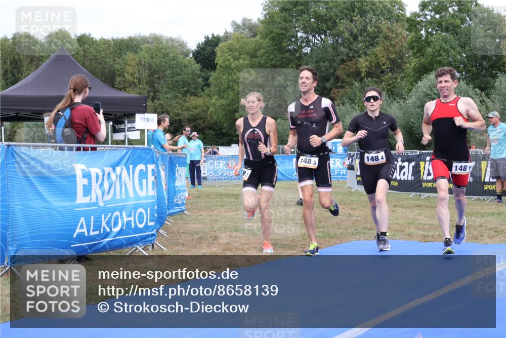31.08.2025 - Elbe Triathlon Hamburg Strokosch-Dieckow http://msf.ph/oto/8658139 31.08.2025 16:01:46 Ziel  meine-sportfotos.de