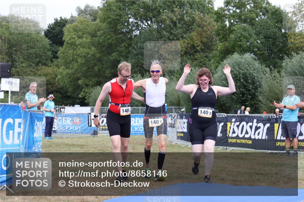 31.08.2025 - Elbe Triathlon Hamburg Strokosch-Dieckow http://msf.ph/oto/8658146 31.08.2025 16:02:16 Ziel  meine-sportfotos.de