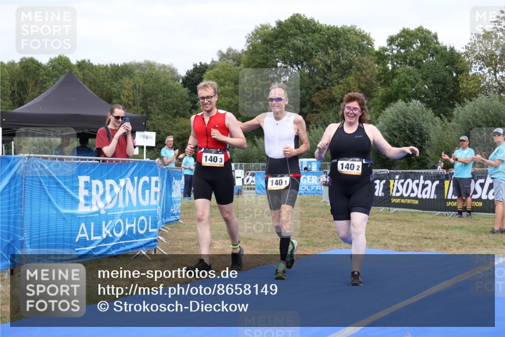 31.08.2025 - Elbe Triathlon Hamburg Strokosch-Dieckow http://msf.ph/oto/8658149 31.08.2025 16:02:17 Ziel  meine-sportfotos.de