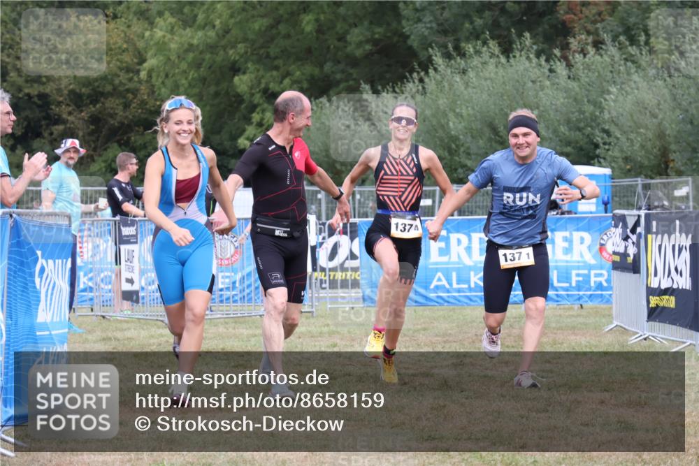 31.08.2025 - Elbe Triathlon Hamburg Strokosch-Dieckow http://msf.ph/oto/8658159 31.08.2025 16:07:16 Ziel  meine-sportfotos.de