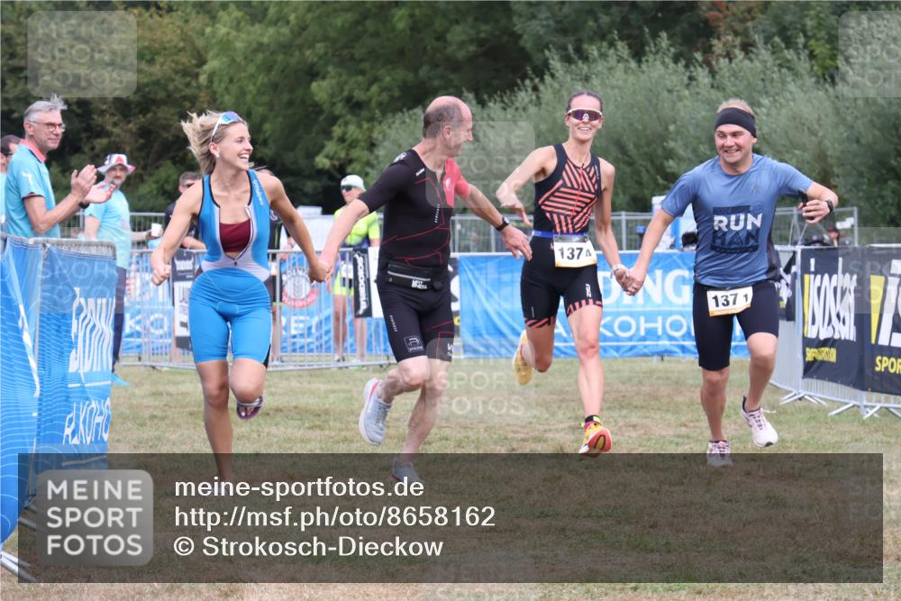 31.08.2025 - Elbe Triathlon Hamburg Strokosch-Dieckow http://msf.ph/oto/8658162 31.08.2025 16:07:16 Ziel  meine-sportfotos.de