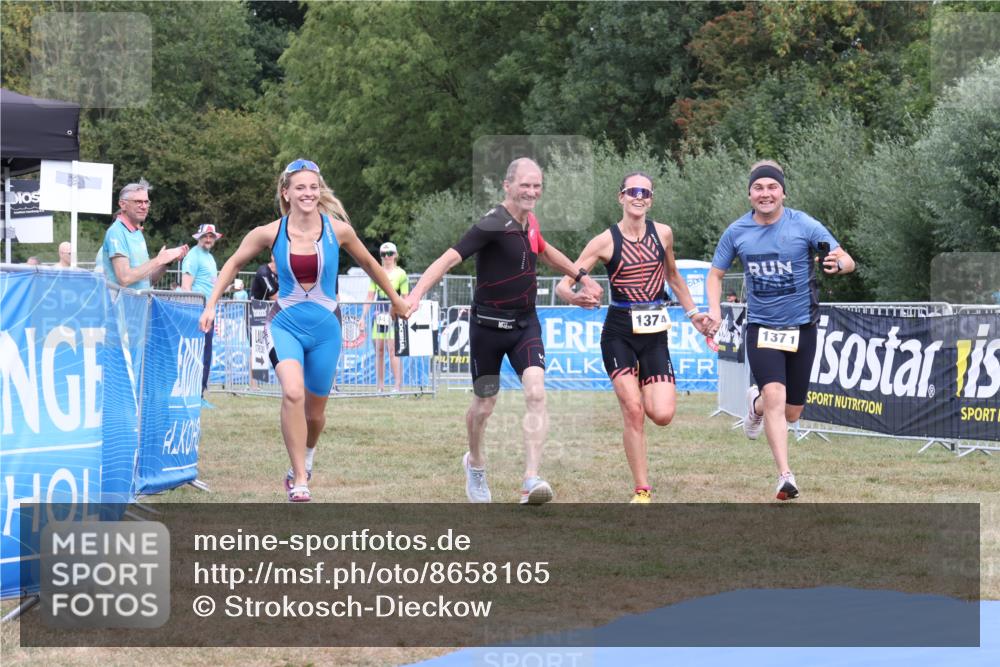 31.08.2025 - Elbe Triathlon Hamburg Strokosch-Dieckow http://msf.ph/oto/8658165 31.08.2025 16:07:17 Ziel  meine-sportfotos.de
