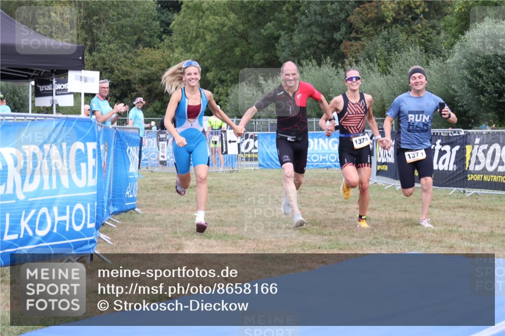 31.08.2025 - Elbe Triathlon Hamburg Strokosch-Dieckow http://msf.ph/oto/8658166 31.08.2025 16:07:17 Ziel  meine-sportfotos.de