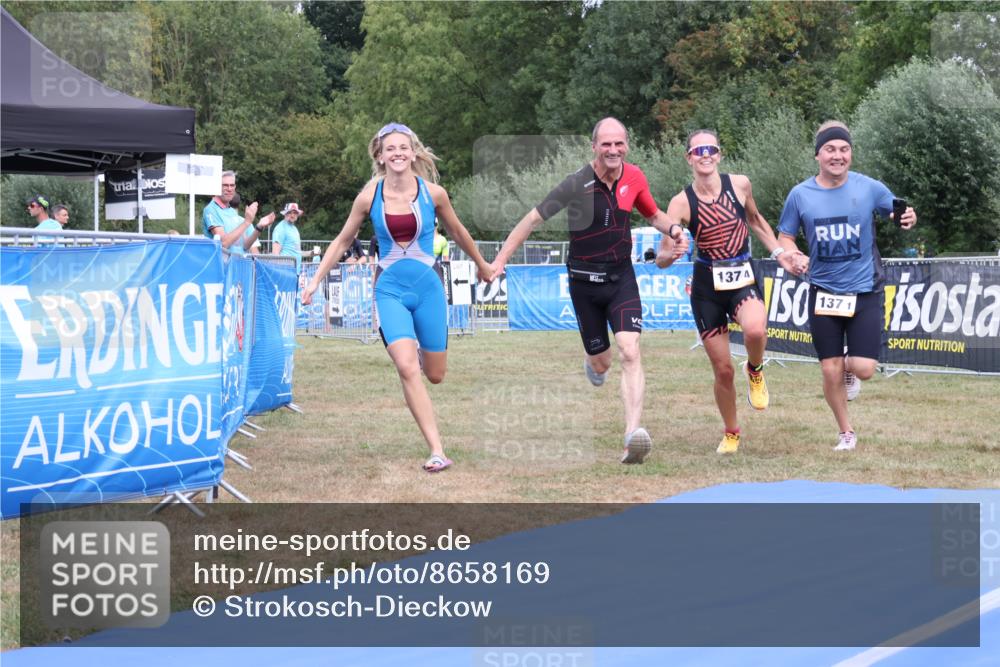 31.08.2025 - Elbe Triathlon Hamburg Strokosch-Dieckow http://msf.ph/oto/8658169 31.08.2025 16:07:17 Ziel  meine-sportfotos.de
