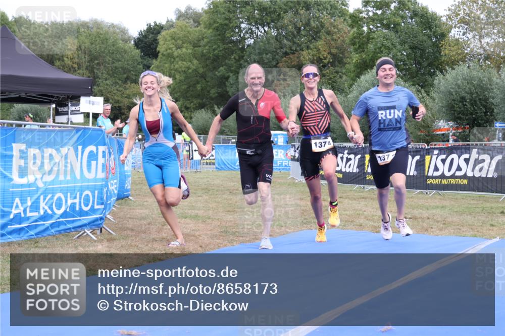 31.08.2025 - Elbe Triathlon Hamburg Strokosch-Dieckow http://msf.ph/oto/8658173 31.08.2025 16:07:18 Ziel  meine-sportfotos.de