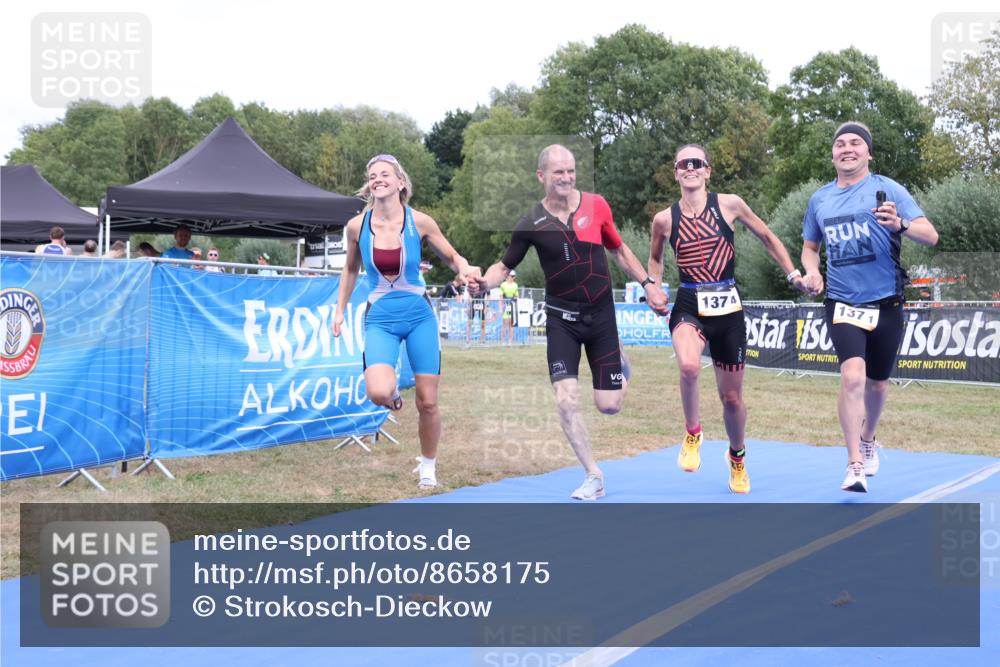 31.08.2025 - Elbe Triathlon Hamburg Strokosch-Dieckow http://msf.ph/oto/8658175 31.08.2025 16:07:18 Ziel  meine-sportfotos.de