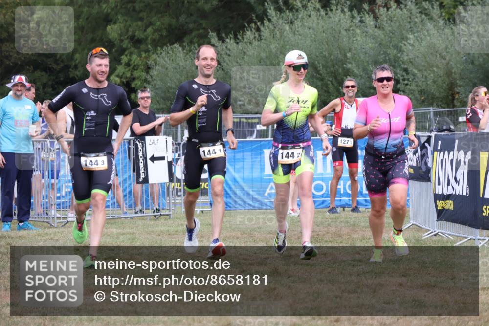 31.08.2025 - Elbe Triathlon Hamburg Strokosch-Dieckow http://msf.ph/oto/8658181 31.08.2025 16:10:44 Ziel  meine-sportfotos.de
