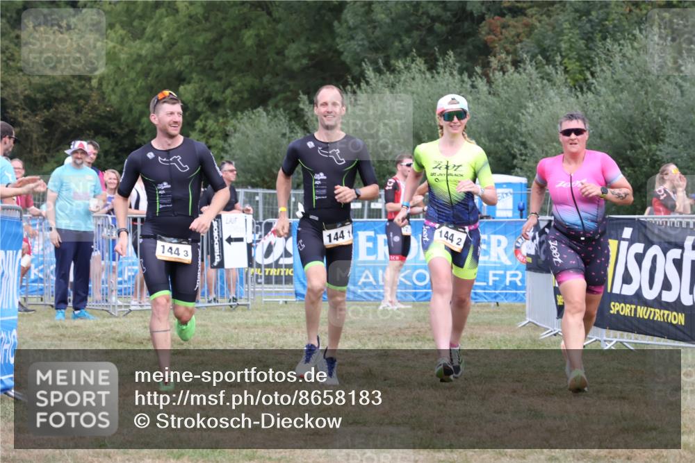 31.08.2025 - Elbe Triathlon Hamburg Strokosch-Dieckow http://msf.ph/oto/8658183 31.08.2025 16:10:45 Ziel  meine-sportfotos.de