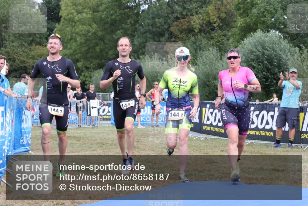 31.08.2025 - Elbe Triathlon Hamburg Strokosch-Dieckow http://msf.ph/oto/8658187 31.08.2025 16:10:47 Ziel  meine-sportfotos.de