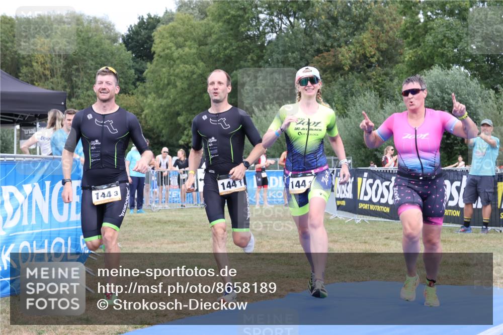 31.08.2025 - Elbe Triathlon Hamburg Strokosch-Dieckow http://msf.ph/oto/8658189 31.08.2025 16:10:47 Ziel  meine-sportfotos.de