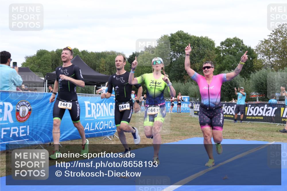 31.08.2025 - Elbe Triathlon Hamburg Strokosch-Dieckow http://msf.ph/oto/8658193 31.08.2025 16:10:48 Ziel  meine-sportfotos.de