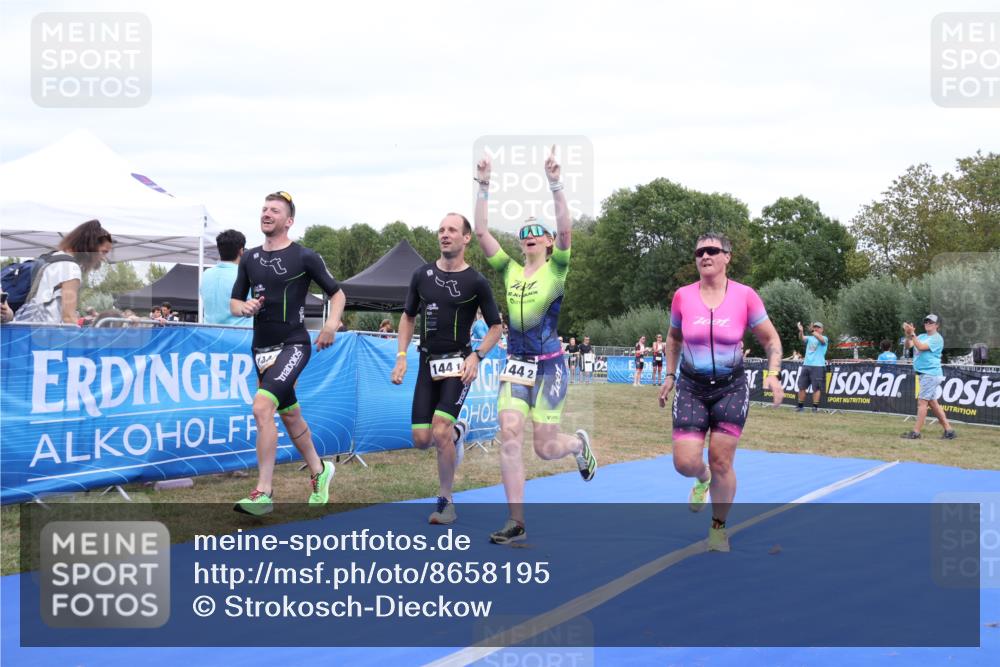 31.08.2025 - Elbe Triathlon Hamburg Strokosch-Dieckow http://msf.ph/oto/8658195 31.08.2025 16:10:49 Ziel  meine-sportfotos.de