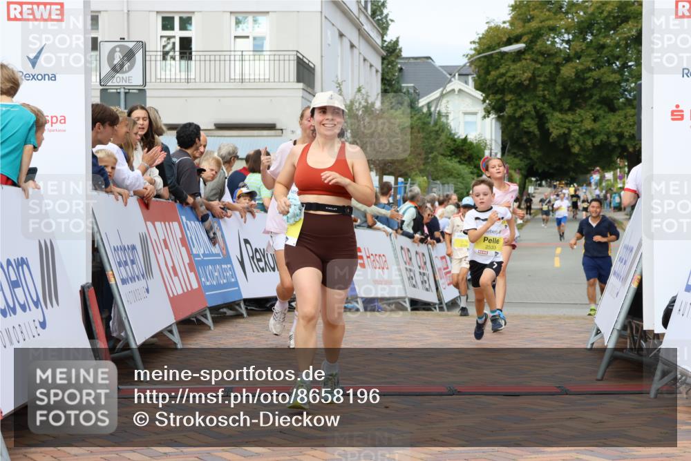 31.08.2025 - 21. Blankeneser Heldenlauf Strokosch-Dieckow http://msf.ph/oto/8658196 31.08.2025 10:27:25 Ziel 2715, 2204, 2463, 2559, 2725, 2533 meine-sportfotos.de