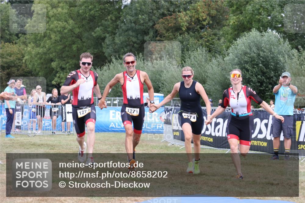 31.08.2025 - Elbe Triathlon Hamburg Strokosch-Dieckow http://msf.ph/oto/8658202 31.08.2025 16:11:06 Ziel  meine-sportfotos.de