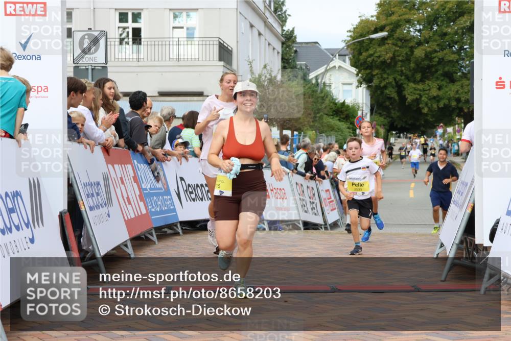 31.08.2025 - 21. Blankeneser Heldenlauf Strokosch-Dieckow http://msf.ph/oto/8658203 31.08.2025 10:27:25 Ziel 2715, 2204, 2463, 2559, 2725, 2533 meine-sportfotos.de