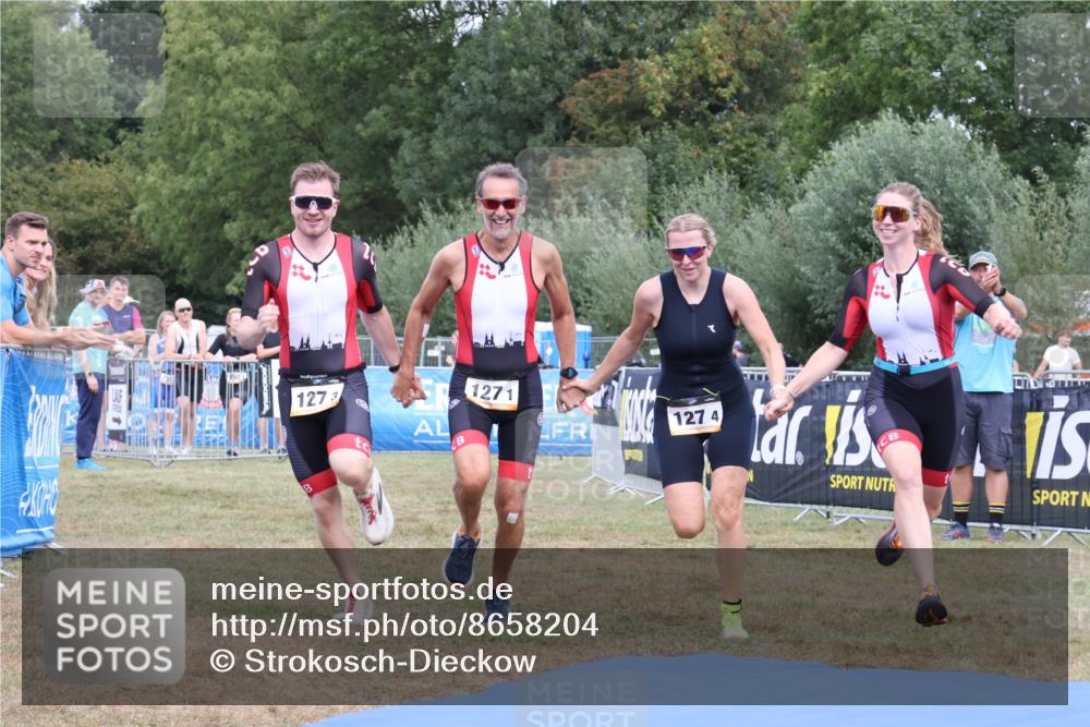31.08.2025 - Elbe Triathlon Hamburg Strokosch-Dieckow http://msf.ph/oto/8658204 31.08.2025 16:11:07 Ziel  meine-sportfotos.de