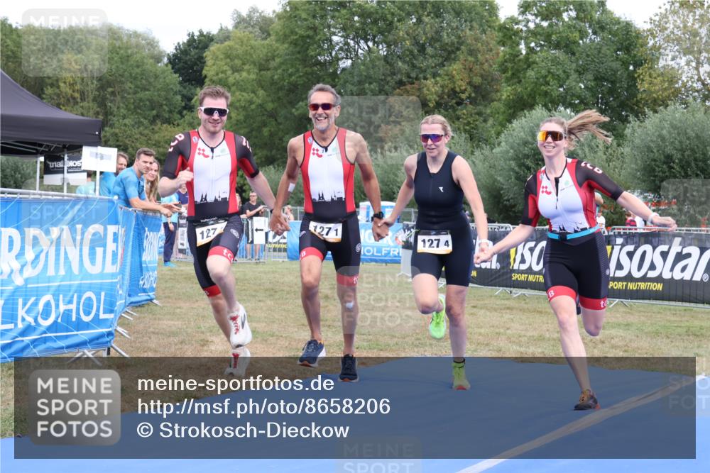 31.08.2025 - Elbe Triathlon Hamburg Strokosch-Dieckow http://msf.ph/oto/8658206 31.08.2025 16:11:07 Ziel  meine-sportfotos.de