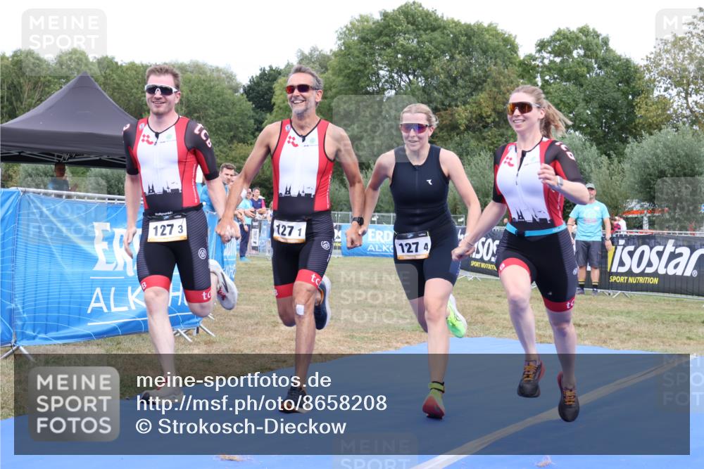 31.08.2025 - Elbe Triathlon Hamburg Strokosch-Dieckow http://msf.ph/oto/8658208 31.08.2025 16:11:08 Ziel  meine-sportfotos.de