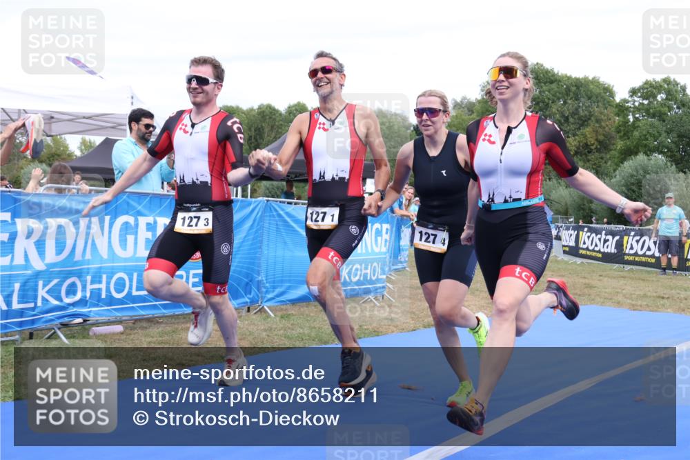 31.08.2025 - Elbe Triathlon Hamburg Strokosch-Dieckow http://msf.ph/oto/8658211 31.08.2025 16:11:08 Ziel  meine-sportfotos.de