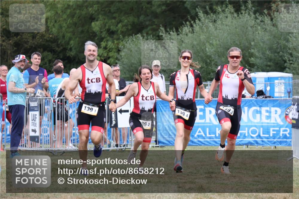 31.08.2025 - Elbe Triathlon Hamburg Strokosch-Dieckow http://msf.ph/oto/8658212 31.08.2025 16:14:36 Ziel  meine-sportfotos.de