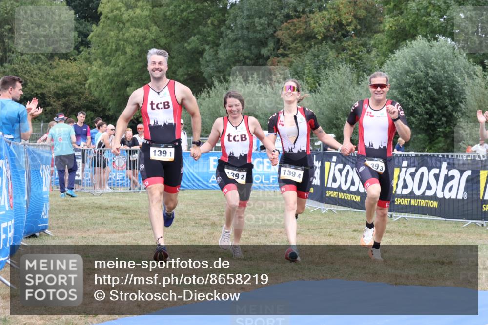 31.08.2025 - Elbe Triathlon Hamburg Strokosch-Dieckow http://msf.ph/oto/8658219 31.08.2025 16:14:38 Ziel  meine-sportfotos.de