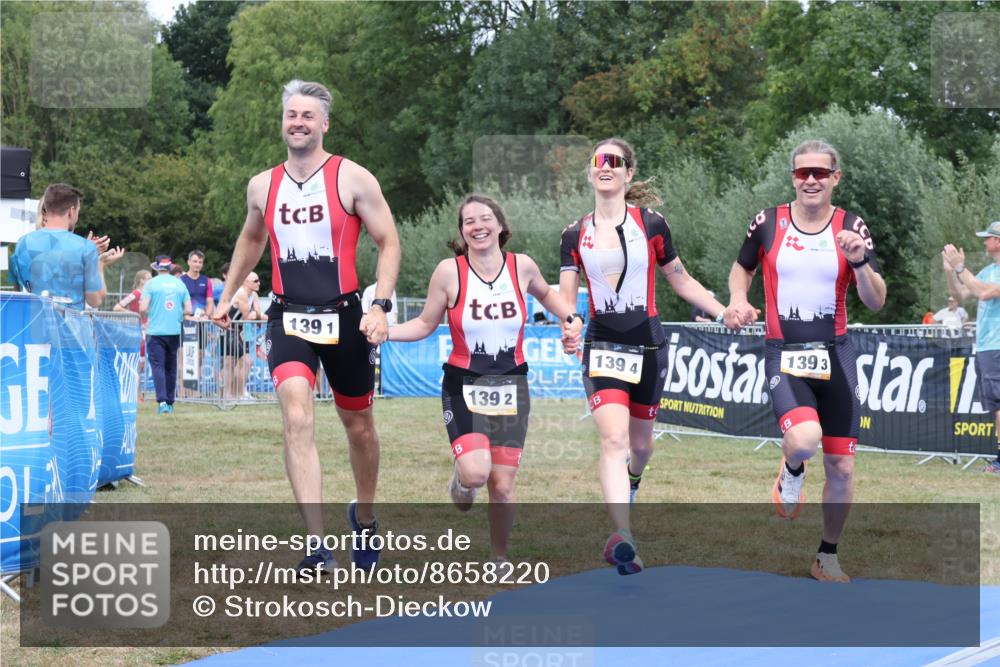 31.08.2025 - Elbe Triathlon Hamburg Strokosch-Dieckow http://msf.ph/oto/8658220 31.08.2025 16:14:39 Ziel  meine-sportfotos.de
