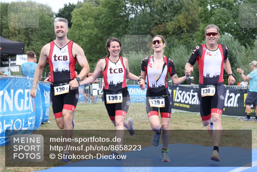 31.08.2025 - Elbe Triathlon Hamburg Strokosch-Dieckow http://msf.ph/oto/8658223 31.08.2025 16:14:39 Ziel  meine-sportfotos.de