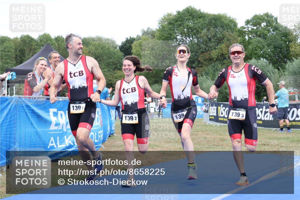 31.08.2025 - Elbe Triathlon Hamburg Strokosch-Dieckow http://msf.ph/oto/8658225 31.08.2025 16:14:40 Ziel  meine-sportfotos.de