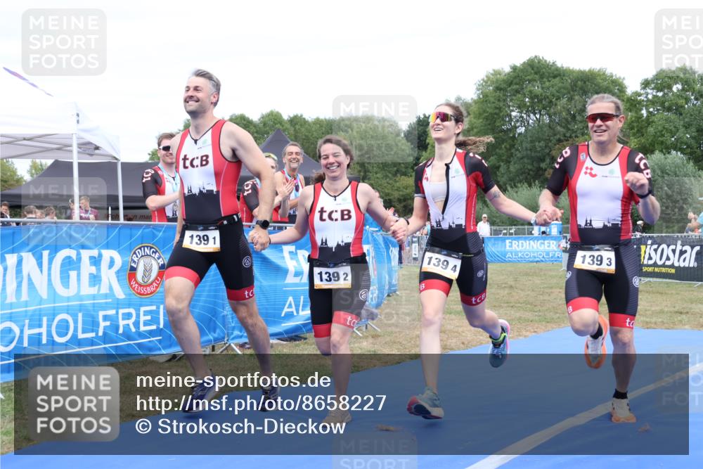 31.08.2025 - Elbe Triathlon Hamburg Strokosch-Dieckow http://msf.ph/oto/8658227 31.08.2025 16:14:40 Ziel  meine-sportfotos.de