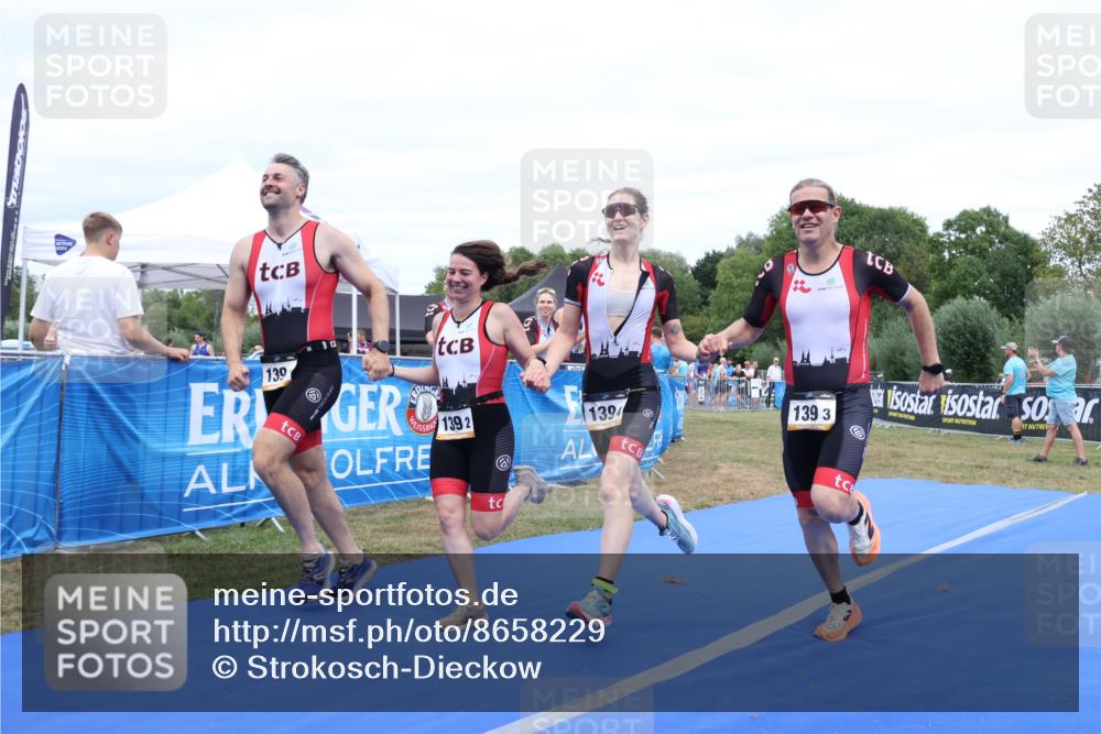 31.08.2025 - Elbe Triathlon Hamburg Strokosch-Dieckow http://msf.ph/oto/8658229 31.08.2025 16:14:41 Ziel  meine-sportfotos.de