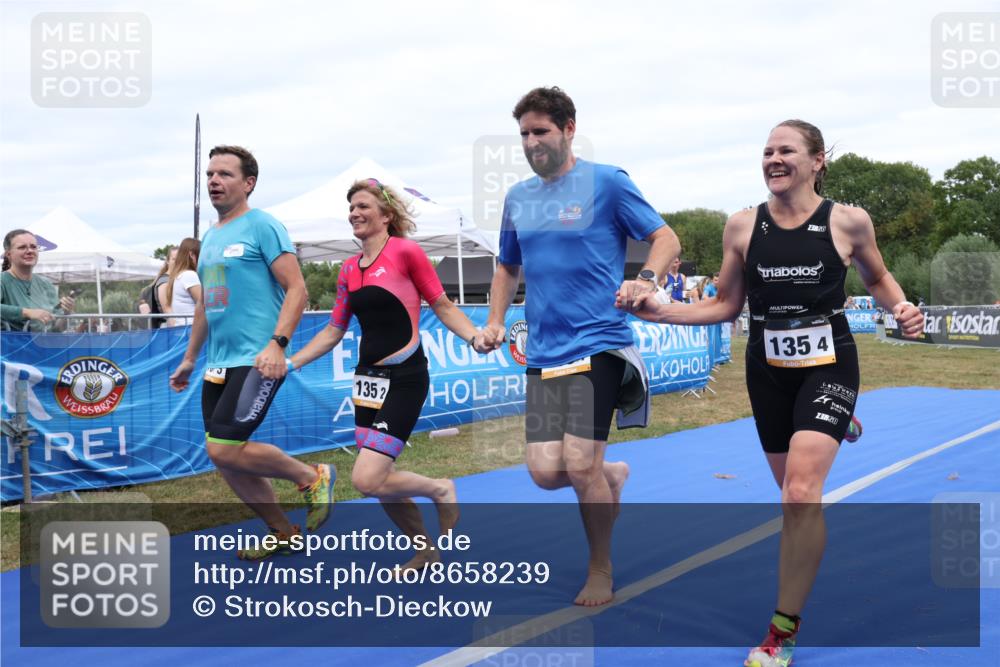 31.08.2025 - Elbe Triathlon Hamburg Strokosch-Dieckow http://msf.ph/oto/8658239 31.08.2025 16:15:08 Ziel  meine-sportfotos.de
