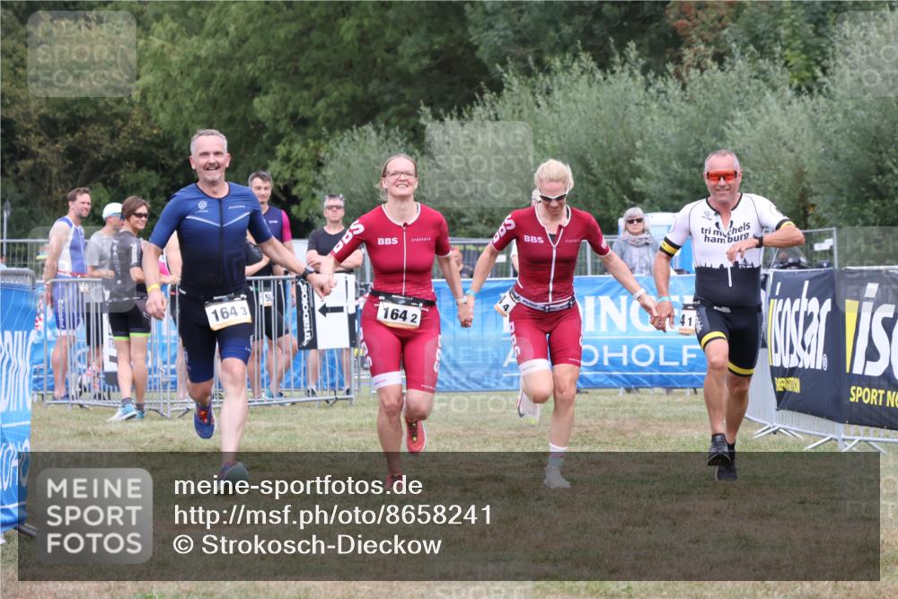 31.08.2025 - Elbe Triathlon Hamburg Strokosch-Dieckow http://msf.ph/oto/8658241 31.08.2025 16:16:43 Ziel  meine-sportfotos.de