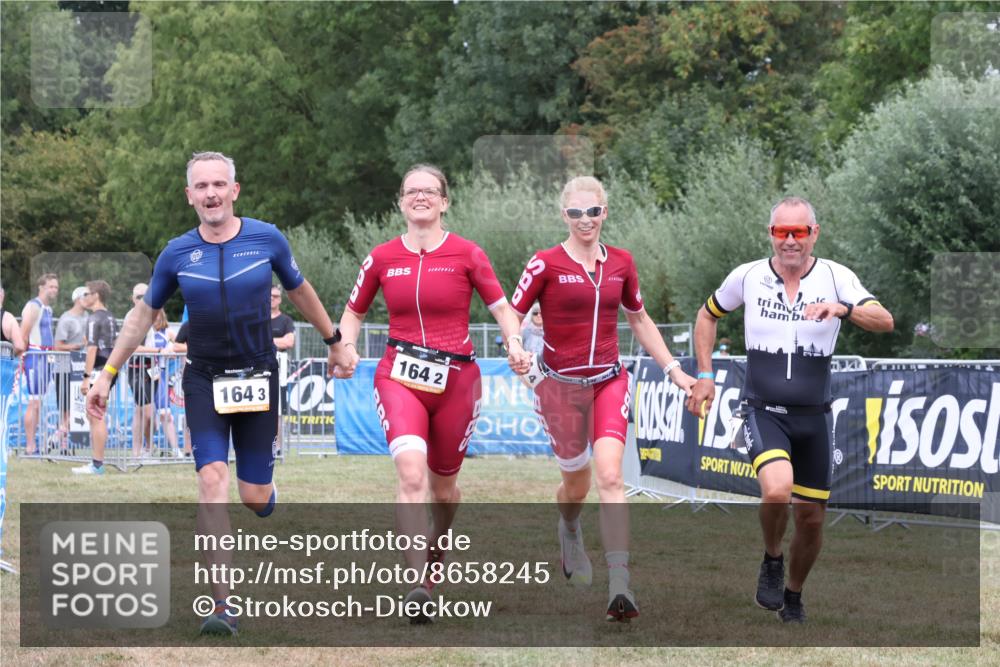 31.08.2025 - Elbe Triathlon Hamburg Strokosch-Dieckow http://msf.ph/oto/8658245 31.08.2025 16:16:45 Ziel  meine-sportfotos.de