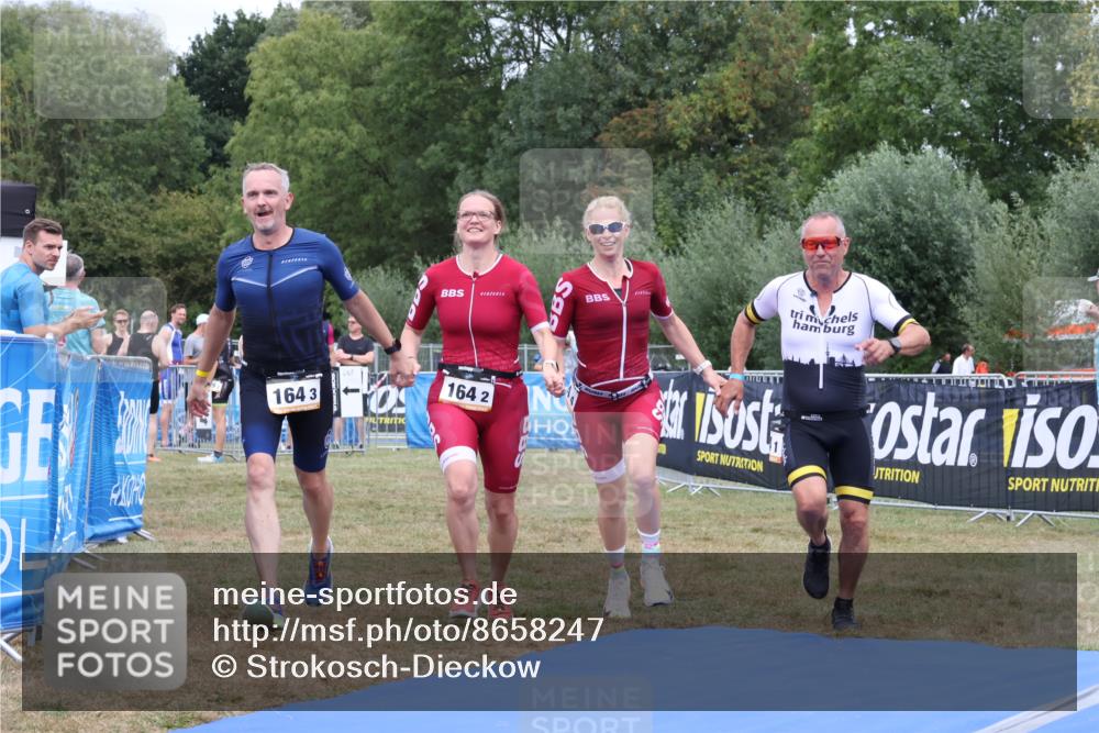 31.08.2025 - Elbe Triathlon Hamburg Strokosch-Dieckow http://msf.ph/oto/8658247 31.08.2025 16:16:45 Ziel  meine-sportfotos.de