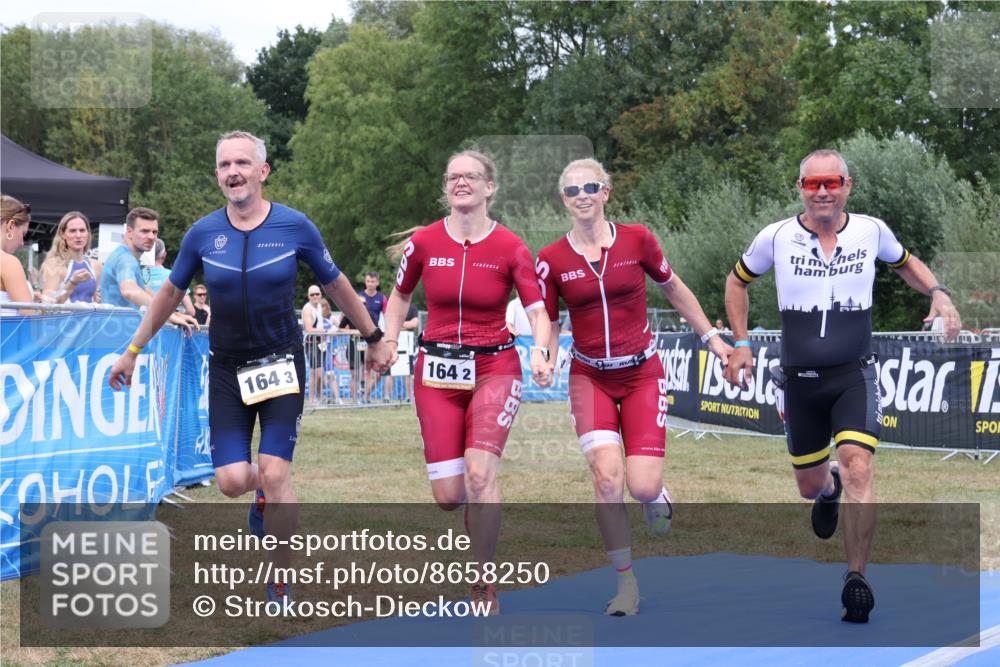 31.08.2025 - Elbe Triathlon Hamburg Strokosch-Dieckow http://msf.ph/oto/8658250 31.08.2025 16:16:46 Ziel  meine-sportfotos.de