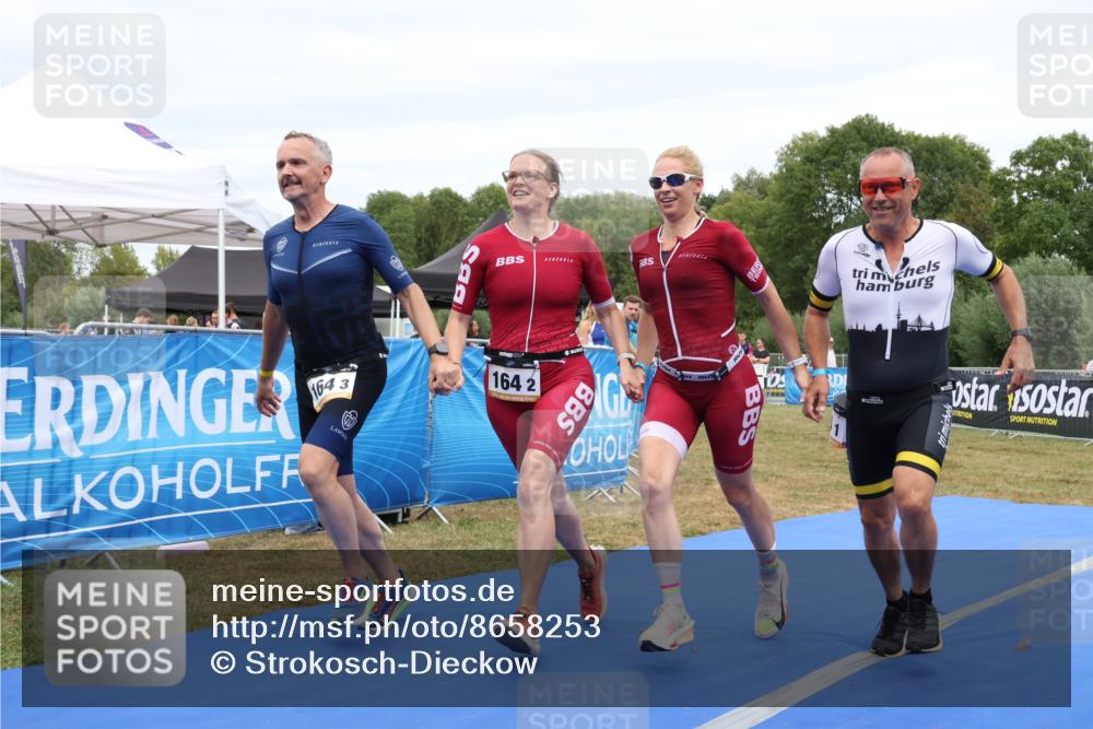 31.08.2025 - Elbe Triathlon Hamburg Strokosch-Dieckow http://msf.ph/oto/8658253 31.08.2025 16:16:47 Ziel  meine-sportfotos.de