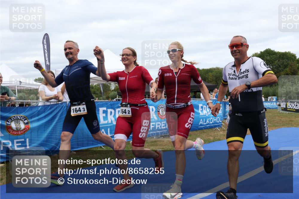 31.08.2025 - Elbe Triathlon Hamburg Strokosch-Dieckow http://msf.ph/oto/8658255 31.08.2025 16:16:47 Ziel  meine-sportfotos.de