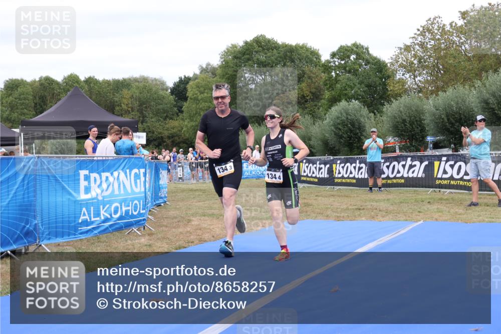 31.08.2025 - Elbe Triathlon Hamburg Strokosch-Dieckow http://msf.ph/oto/8658257 31.08.2025 16:17:46 Ziel  meine-sportfotos.de