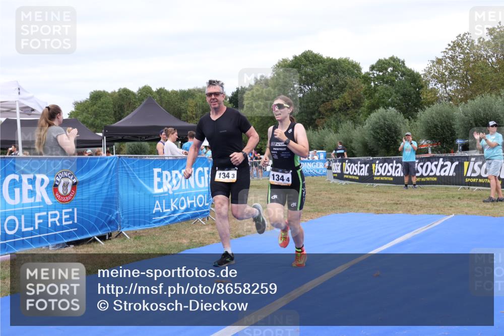 31.08.2025 - Elbe Triathlon Hamburg Strokosch-Dieckow http://msf.ph/oto/8658259 31.08.2025 16:17:46 Ziel  meine-sportfotos.de