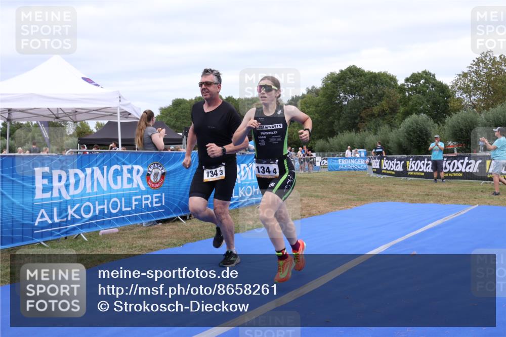 31.08.2025 - Elbe Triathlon Hamburg Strokosch-Dieckow http://msf.ph/oto/8658261 31.08.2025 16:17:47 Ziel  meine-sportfotos.de