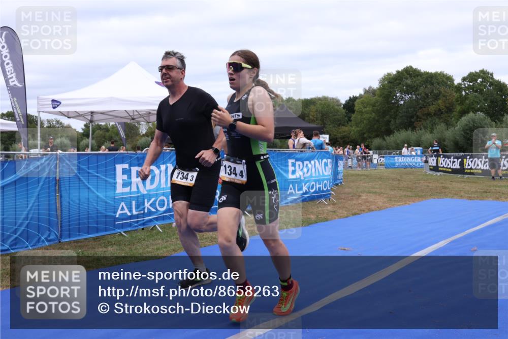 31.08.2025 - Elbe Triathlon Hamburg Strokosch-Dieckow http://msf.ph/oto/8658263 31.08.2025 16:17:47 Ziel  meine-sportfotos.de
