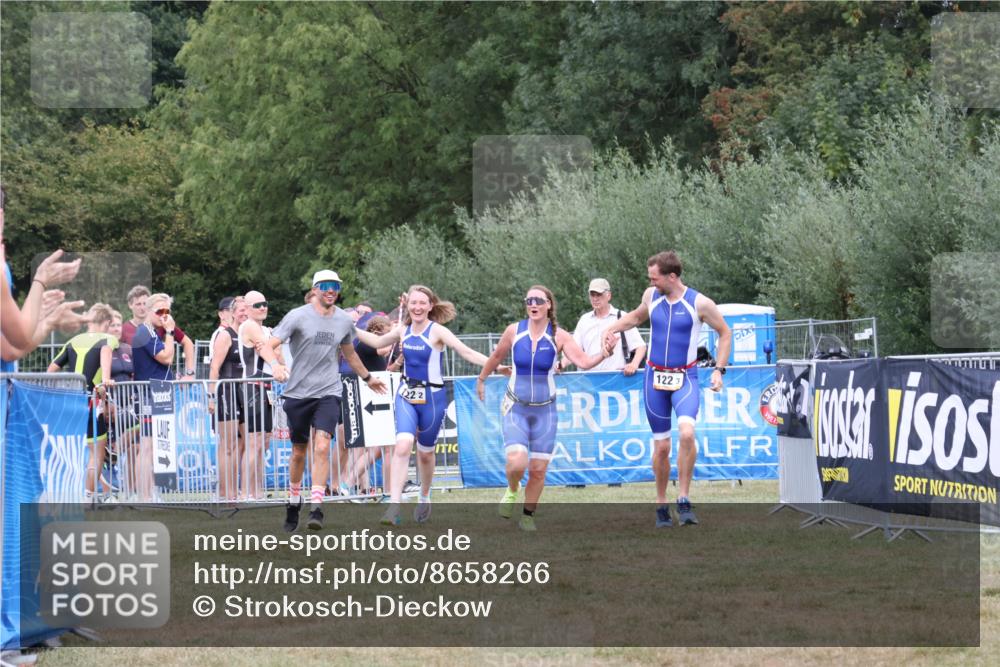 31.08.2025 - Elbe Triathlon Hamburg Strokosch-Dieckow http://msf.ph/oto/8658266 31.08.2025 16:19:01 Ziel  meine-sportfotos.de
