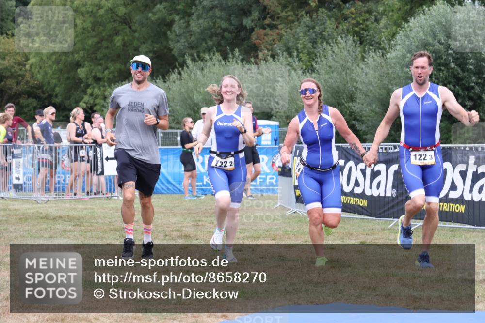 31.08.2025 - Elbe Triathlon Hamburg Strokosch-Dieckow http://msf.ph/oto/8658270 31.08.2025 16:19:05 Ziel  meine-sportfotos.de