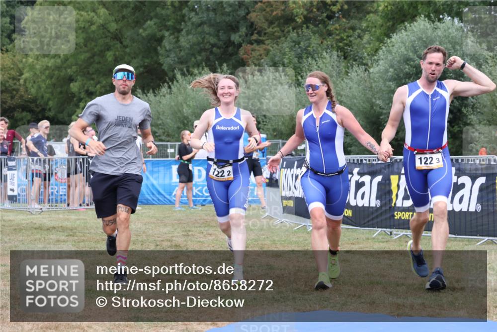 31.08.2025 - Elbe Triathlon Hamburg Strokosch-Dieckow http://msf.ph/oto/8658272 31.08.2025 16:19:05 Ziel  meine-sportfotos.de