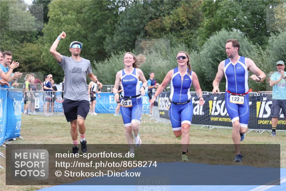 31.08.2025 - Elbe Triathlon Hamburg Strokosch-Dieckow http://msf.ph/oto/8658274 31.08.2025 16:19:06 Ziel  meine-sportfotos.de