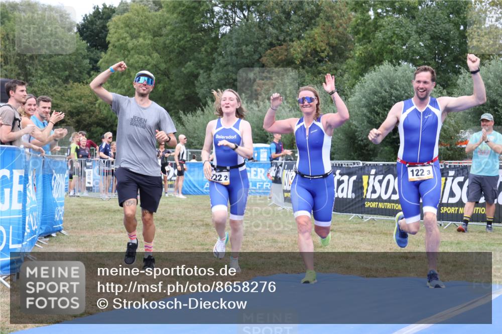 31.08.2025 - Elbe Triathlon Hamburg Strokosch-Dieckow http://msf.ph/oto/8658276 31.08.2025 16:19:06 Ziel  meine-sportfotos.de