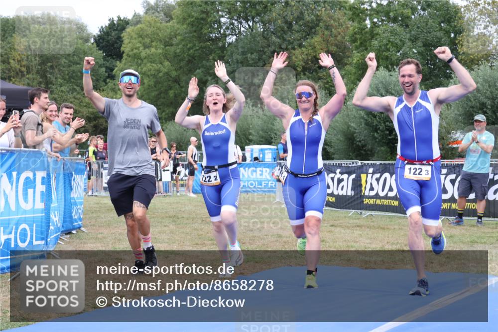 31.08.2025 - Elbe Triathlon Hamburg Strokosch-Dieckow http://msf.ph/oto/8658278 31.08.2025 16:19:06 Ziel  meine-sportfotos.de