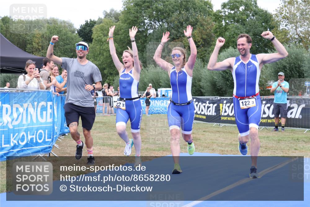 31.08.2025 - Elbe Triathlon Hamburg Strokosch-Dieckow http://msf.ph/oto/8658280 31.08.2025 16:19:07 Ziel  meine-sportfotos.de