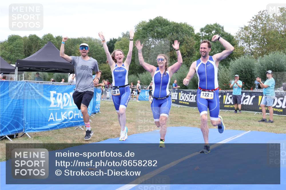 31.08.2025 - Elbe Triathlon Hamburg Strokosch-Dieckow http://msf.ph/oto/8658282 31.08.2025 16:19:07 Ziel  meine-sportfotos.de