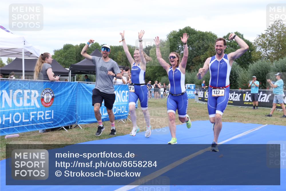 31.08.2025 - Elbe Triathlon Hamburg Strokosch-Dieckow http://msf.ph/oto/8658284 31.08.2025 16:19:07 Ziel  meine-sportfotos.de